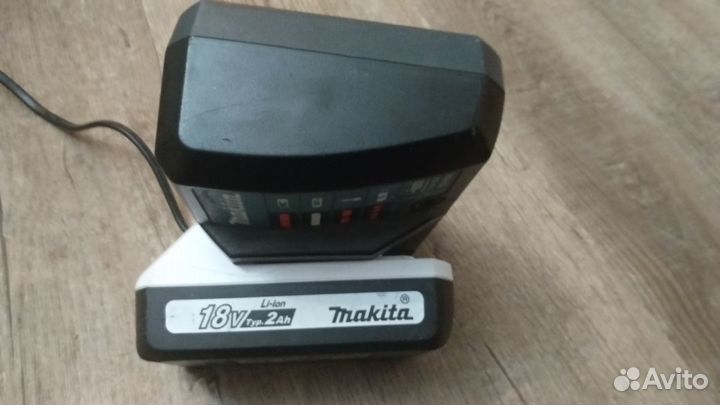 Зарядное устройство на шуруповерт makita DC18WA