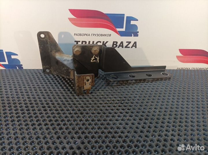 Кронштейн датчиков давления камаз 5490