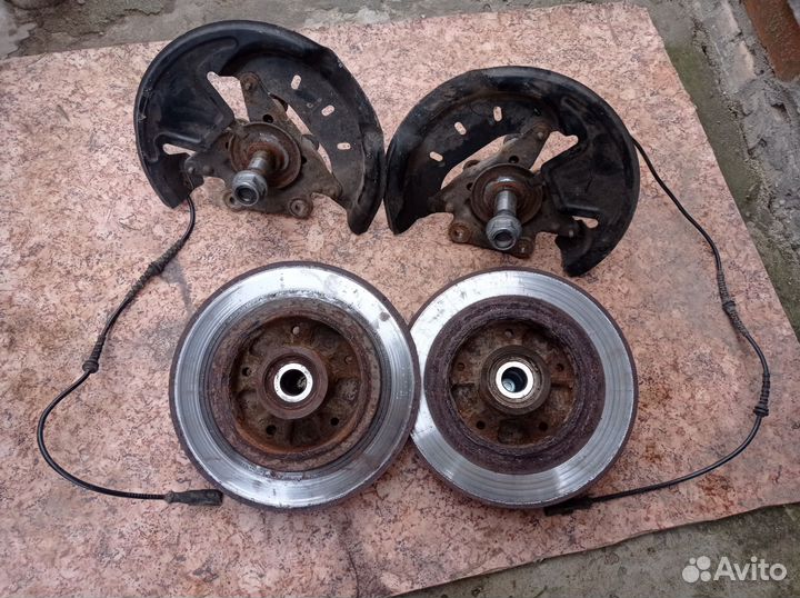 Цапфа задняя с тормозными дисками Рено флюенс