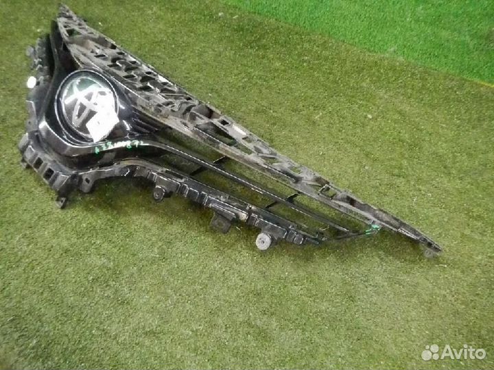 Решетка радиатора Toyota Camry