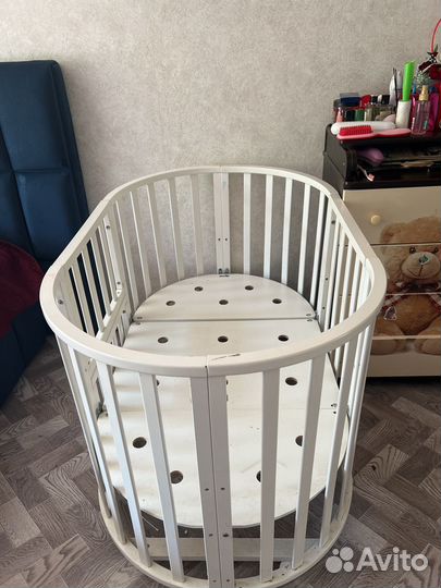 Кровать и коляска