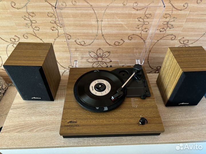 Виниловый проигрыватель