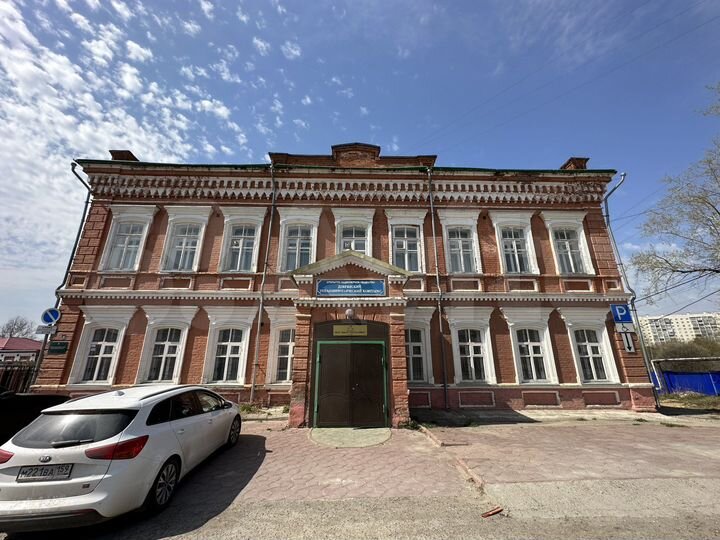 Здание, 611 м²
