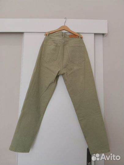 Джинсы stradivarius mom slim 38/ 28