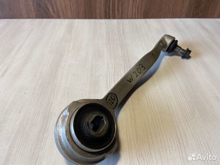 Рычаг подвески передний левый Mercedes-Benz