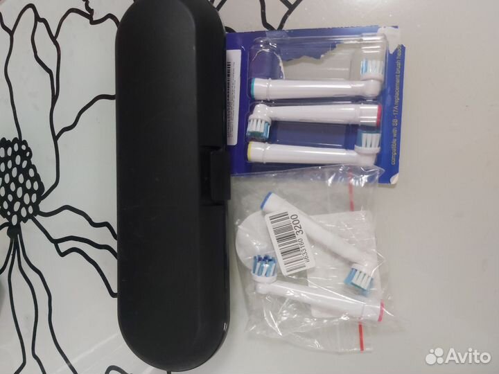 Электрическая зубная щетка oral b Pro 900