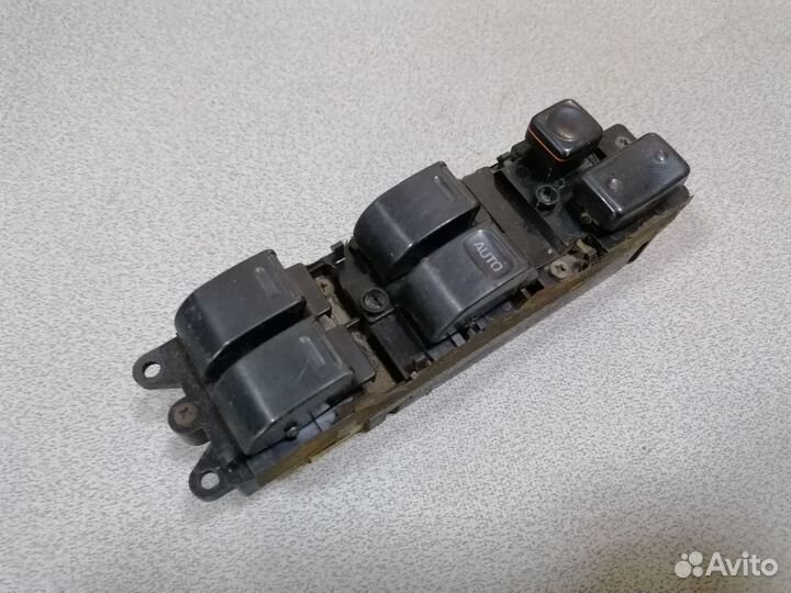 Блок кнопок стеклоподъемника Toyota Vista 1991