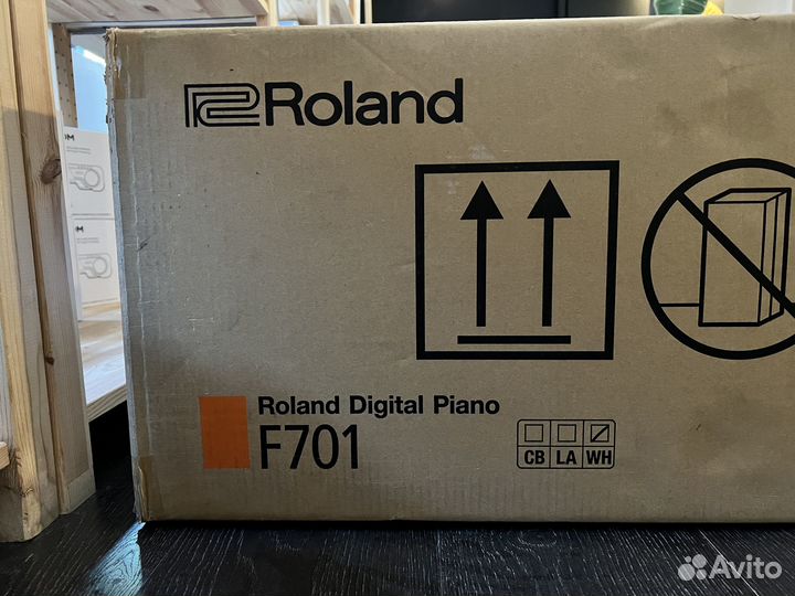 Roland F701-WH в Наличии