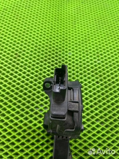 Ситроен C4 B7 педаль газа