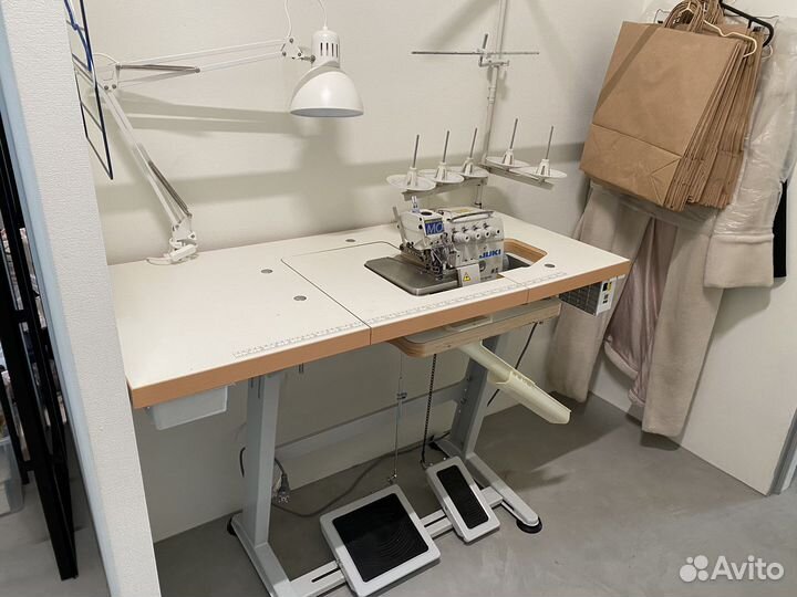 Швейная машина + оверлок + ткани + нитки