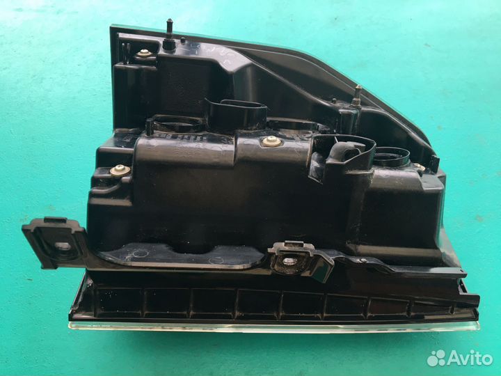 Мицубиси паджеро 4 фара задняя правая 2011 год