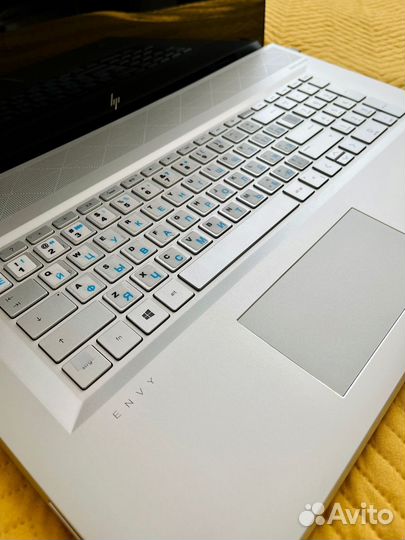 Ноутбук hp envy 17 с i5-8250U