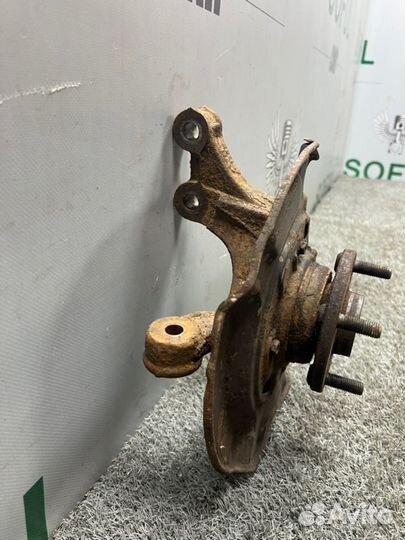 Кулак поворотный передний правый Toyota Yaris 2009