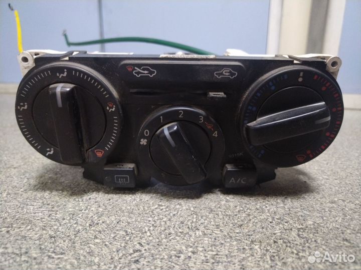 Блок управления климат-контролем Nissan Tiida