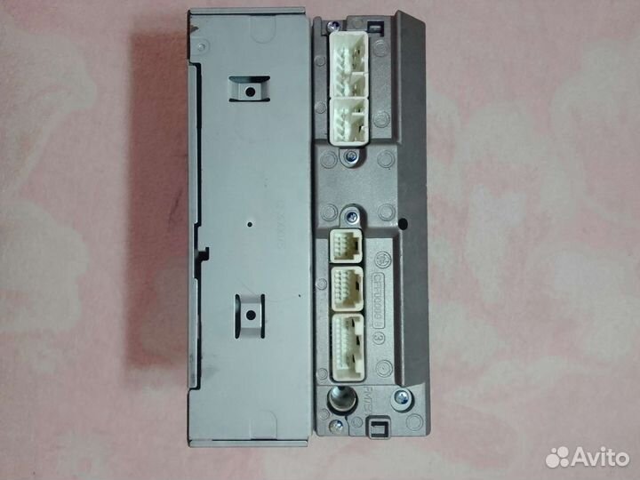 Магнитола Авенсис 2