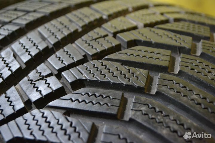 Hankook Winter I'Cept Evo2 W320 245/45 R18