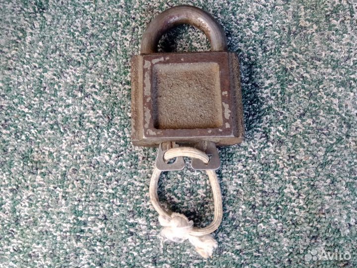 Навесной замок с двумя ключами СССР ата