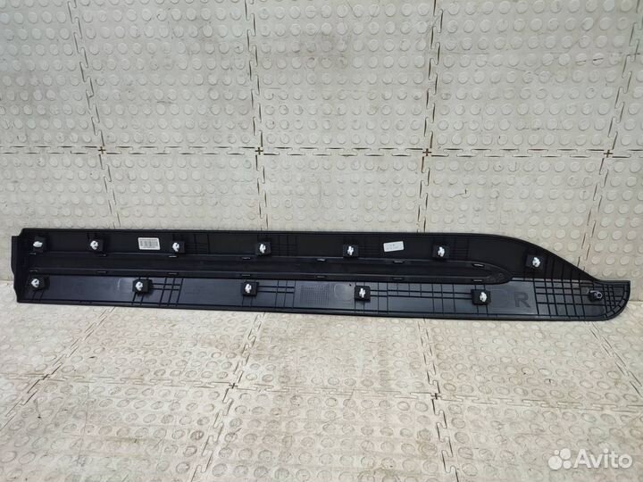 Накладка двери задняя правая Kia Carnival KA4