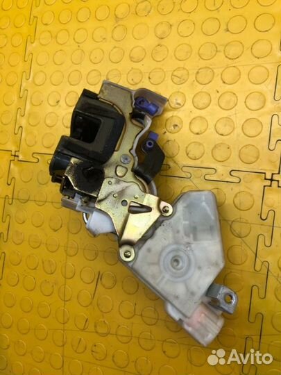 Замок двери задний левый Nissan Almera Classic