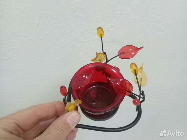 Декоративная вещь-ковка и цветное стекло