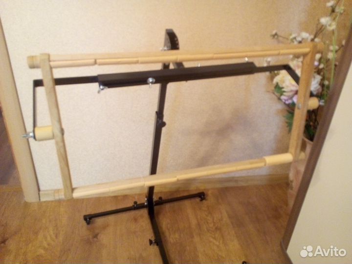 Напольный металлический станок для вышивания