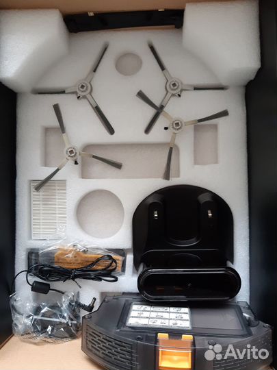 Робот-пылесос Redmond RV-R650S