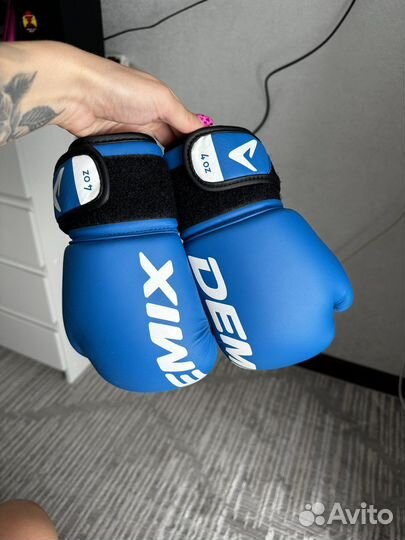 Боксерские перчатки 2 пары и лапа