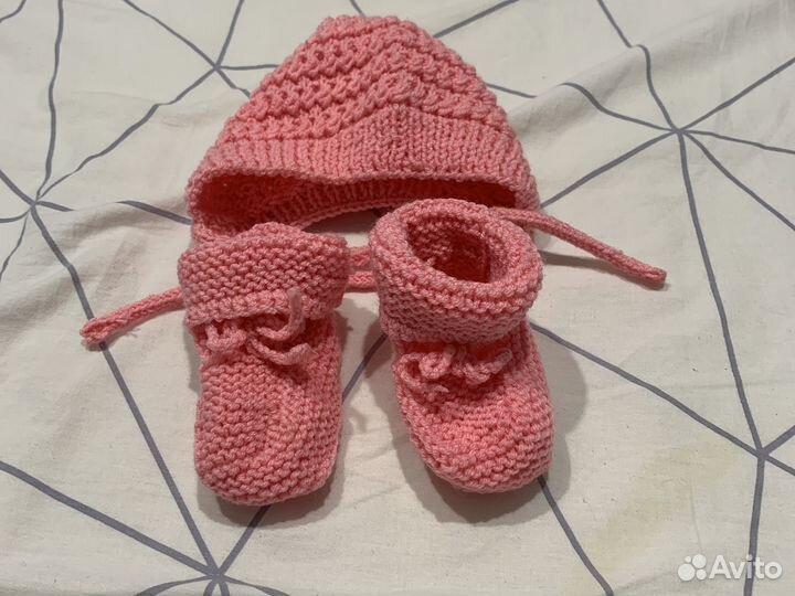 Набор пинетки и шапка для новорожденного