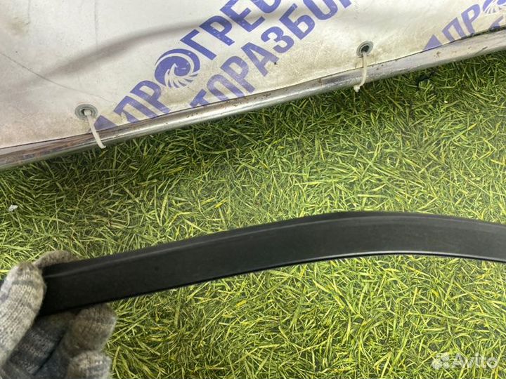 Молдинг кузова правый Mitsubishi Lancer 9 седан