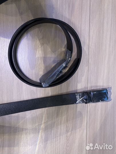 Мужской кожаный ремень черный