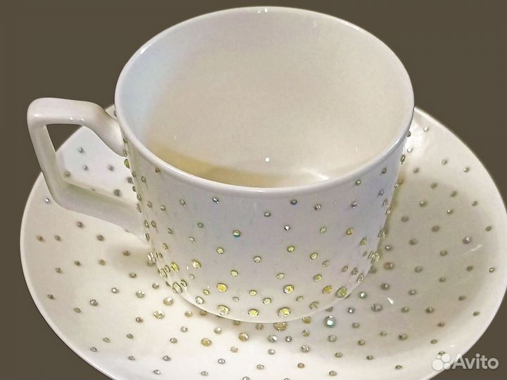 Кружка с блюдце, инкрустрированная стразами