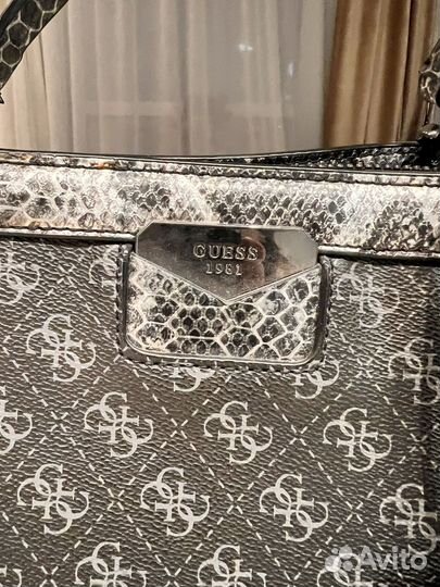 Сумка guess большая и вместительная