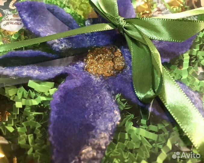 Брошь цветок