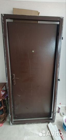 Дверь входная металлическая от застройщика