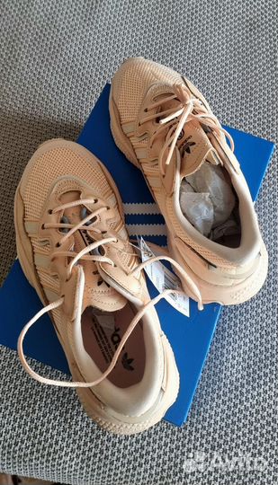 Кроссовки женские Adidas Ozweego