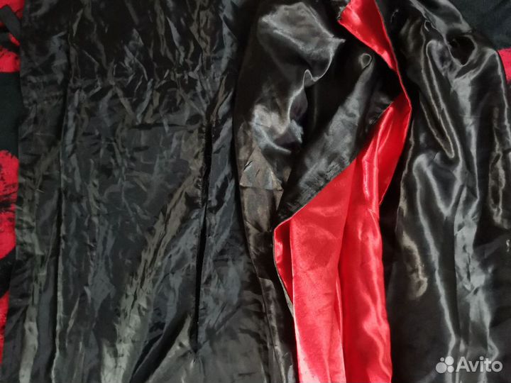 2 плаща один смерть, второй Дракула