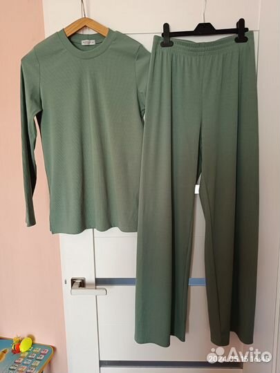 Костюм женский 48