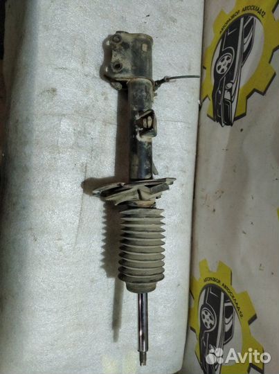 Стойка передняя правая Ford Escape EP3 AJ 3.0 2001