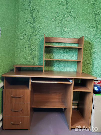 Компьютерный стол