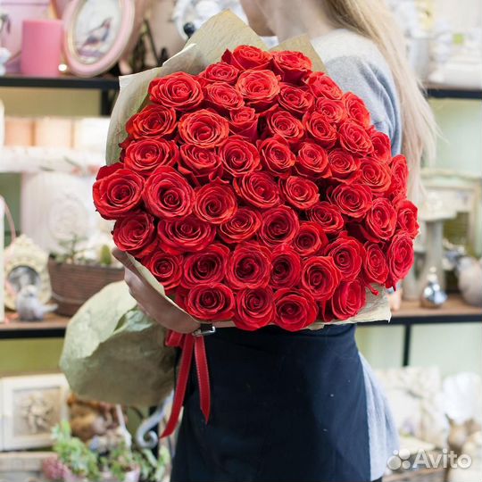 Шикарный букет из 25 красных роз с доставкой