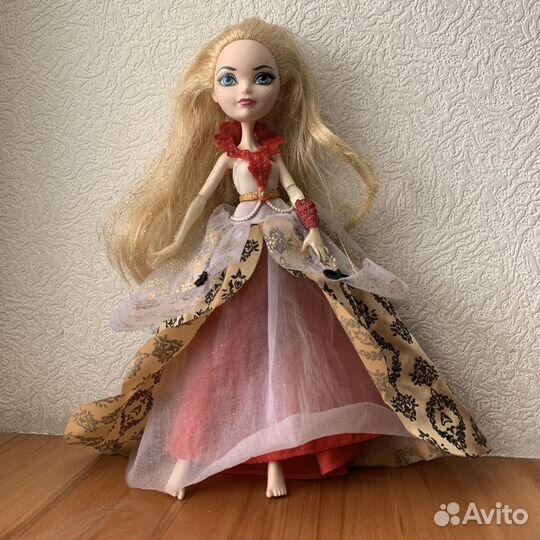 Кукла Ever After High Эппл Уайт День Коронации