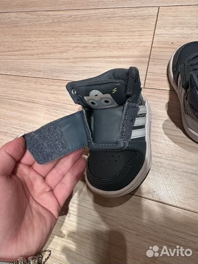 Кроссовки adidas 19