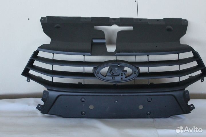 Накладка переднего бампера средняя Лада Веста