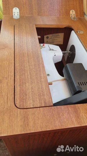 Швейная машина Чайка 142-М