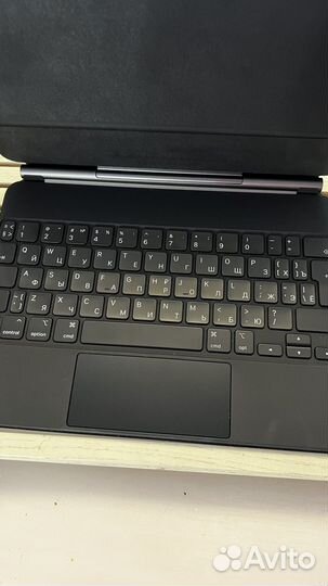 Чехол клавиатура Apple Magic Keyboard для iPad 11