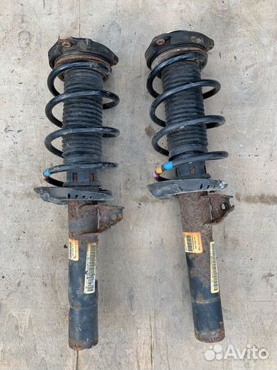 Стойка подвески передняя Volkswagen Jetta 5 2.0