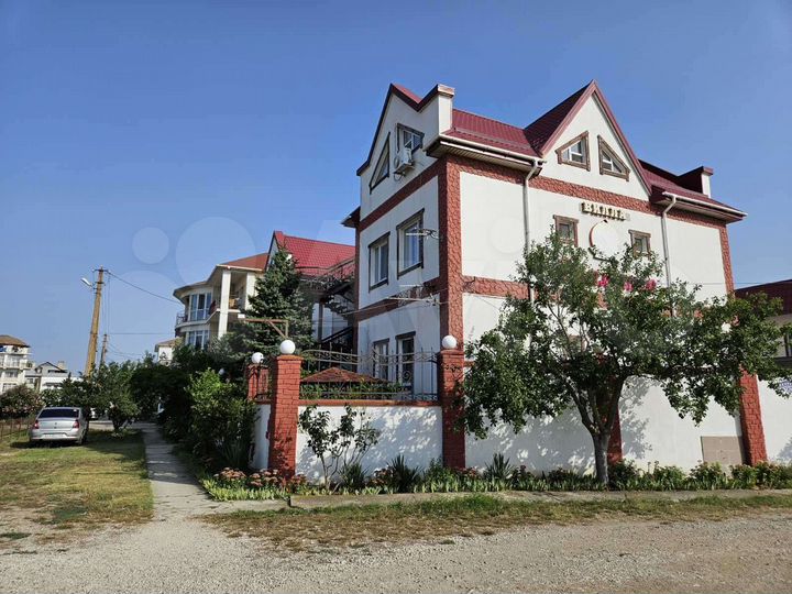 Дом 1000 м² на участке 8,3 сот.