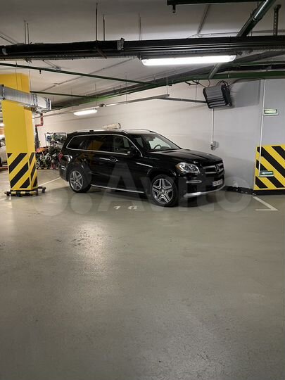 Машиноместо, > 30 м²