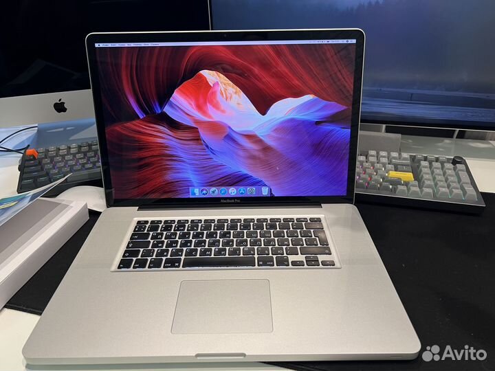 Apple macbook PRo 17