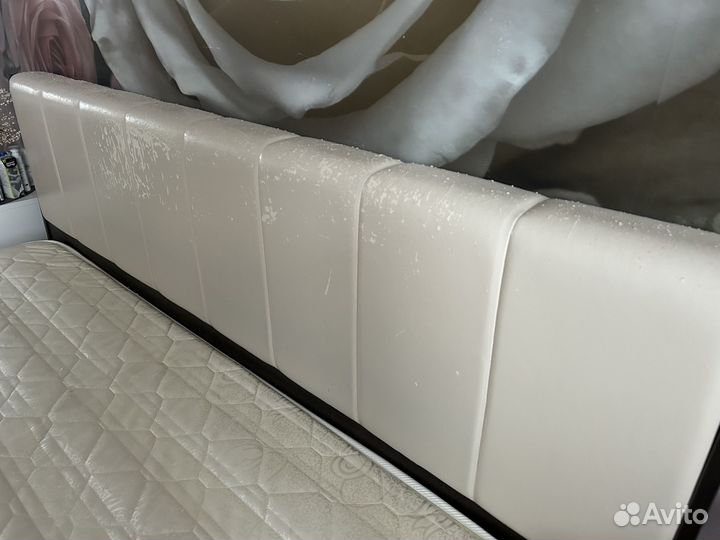 Кровать с матрасом 160х200